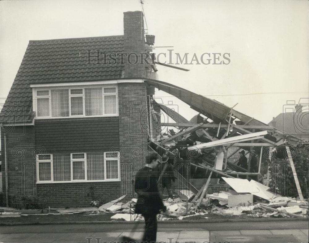 1967 Press Photo Wrecked house in Thames Road After Explosion - Historic Images
