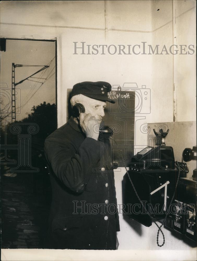 Press Photo Officer/Guard Using Phone System In West Germany - Historic Images