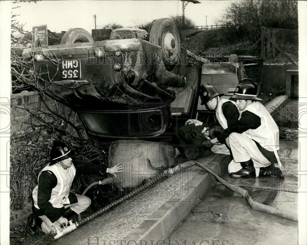 1969 Press Photo Demon, Inflatable Rubberized Fabric bags, Accident Rescue - Historic Images