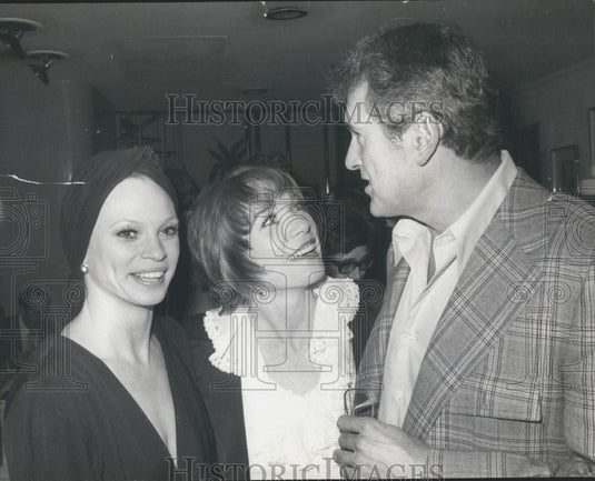 1976 Press Photo Shirley Maclaine Actress Juliet Prowse Rock Hudson Actor - Historic Images