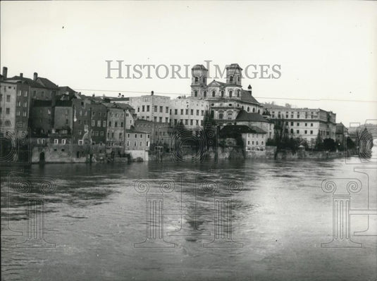 1955 Press Photo Passau again threatened by the floods in Germany - Historic Images