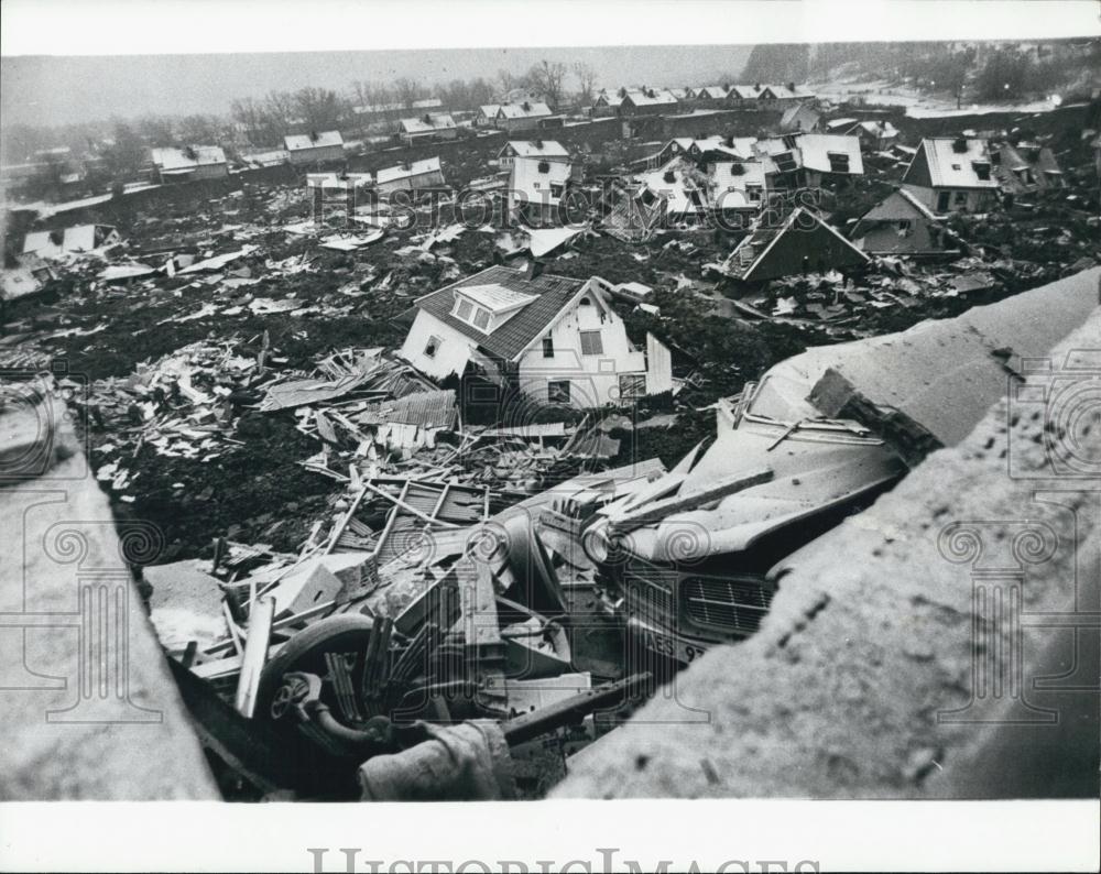 Press Photo 8 Die In Landslide At Housing Complex in Hindenburg,Sweden - Historic Images