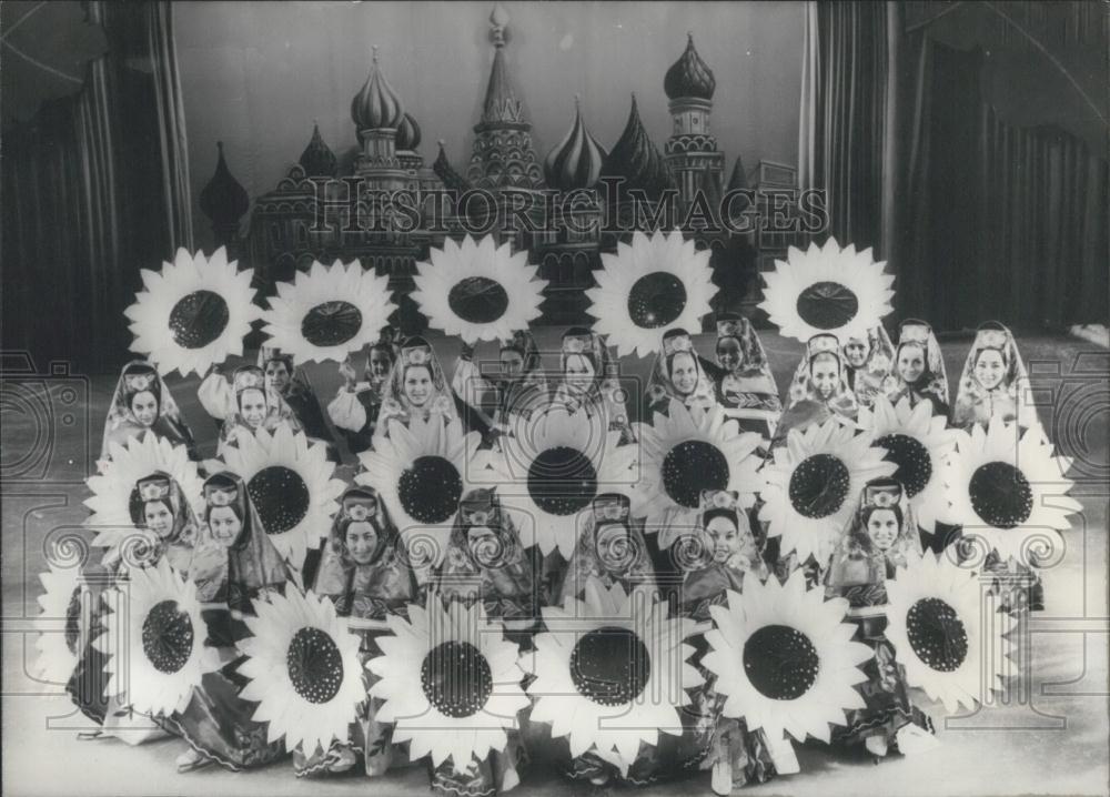 1965 Press Photo The Ice Ballet called Dancing World at Bavaria Hall in Munich - Historic Images