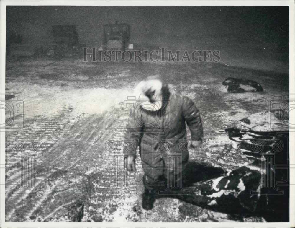 Press Photo Member of the transport team returns after refueling a vehicle - Historic Images