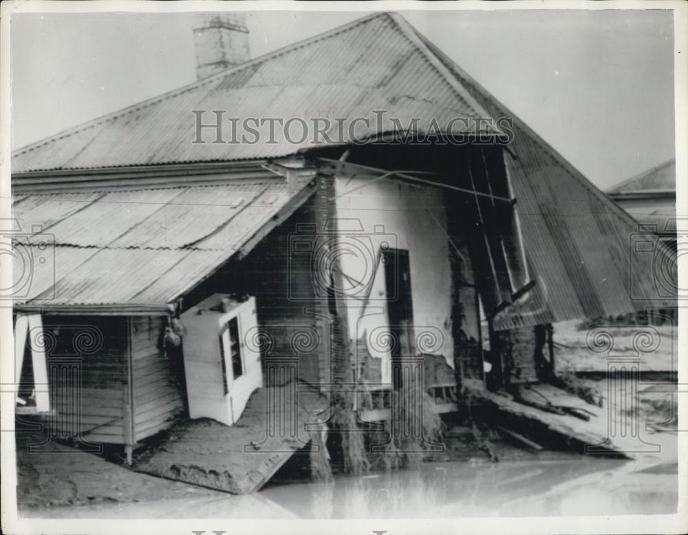 1955 Press Photo Flooding In New South Wales, Flooded House, Maitland - Historic Images