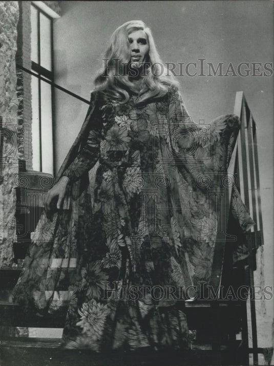 Press Photo Michel Piccoli in "Invasion" - Historic Images