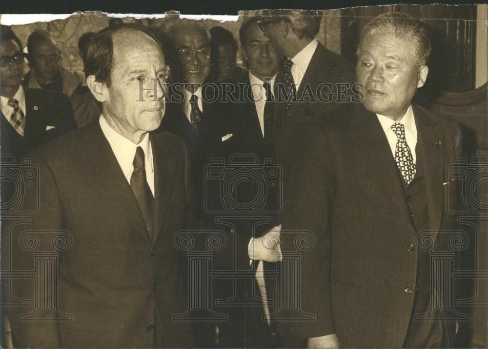 Press Photo Ohida Japanese Foreign Minister Received By Michael Jobert France - Historic Images