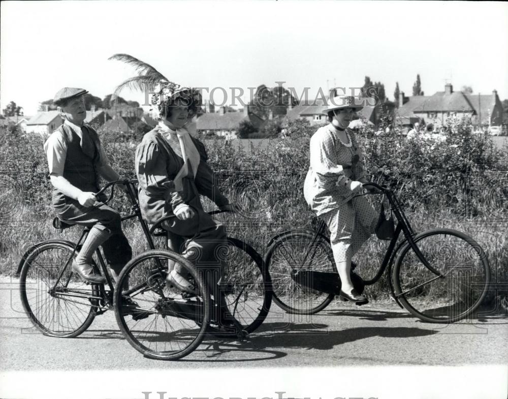 Press Photo Ned & His Family Ride Their Bikes - Historic Images
