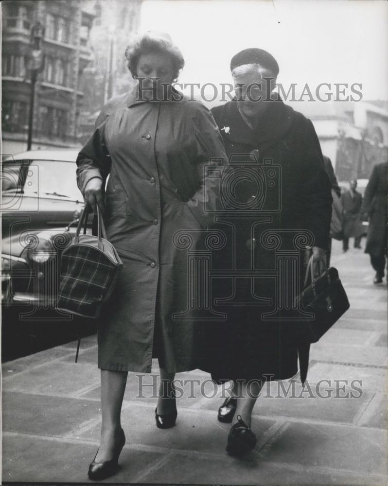 1959 Press Photo Mrs. Mary Barber &amp; Mrs. Josephine Soan , - Historic Images