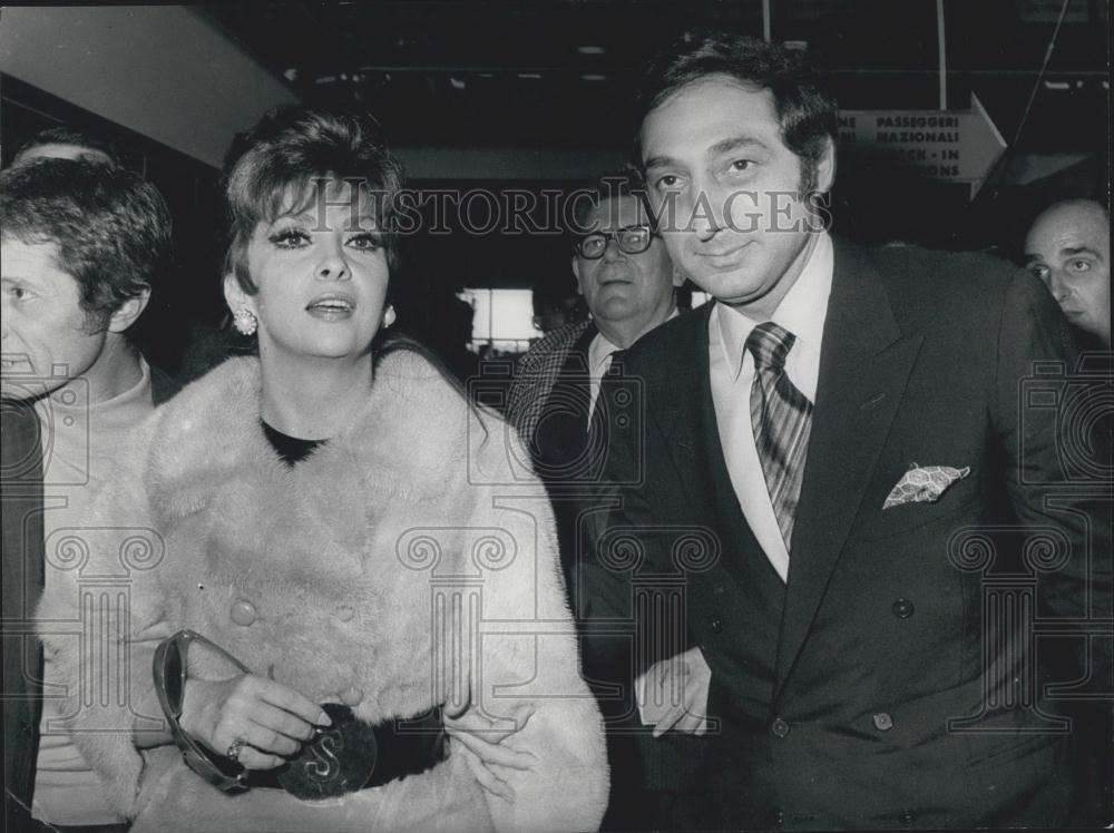 1969 Press Photo Actress Gina Lollobrigida Leaves Rome For New York - Historic Images