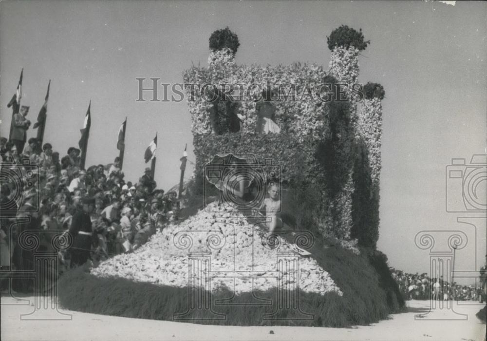 1955 Press Photo Cabroug (Normandy) stages flower show - Historic Images