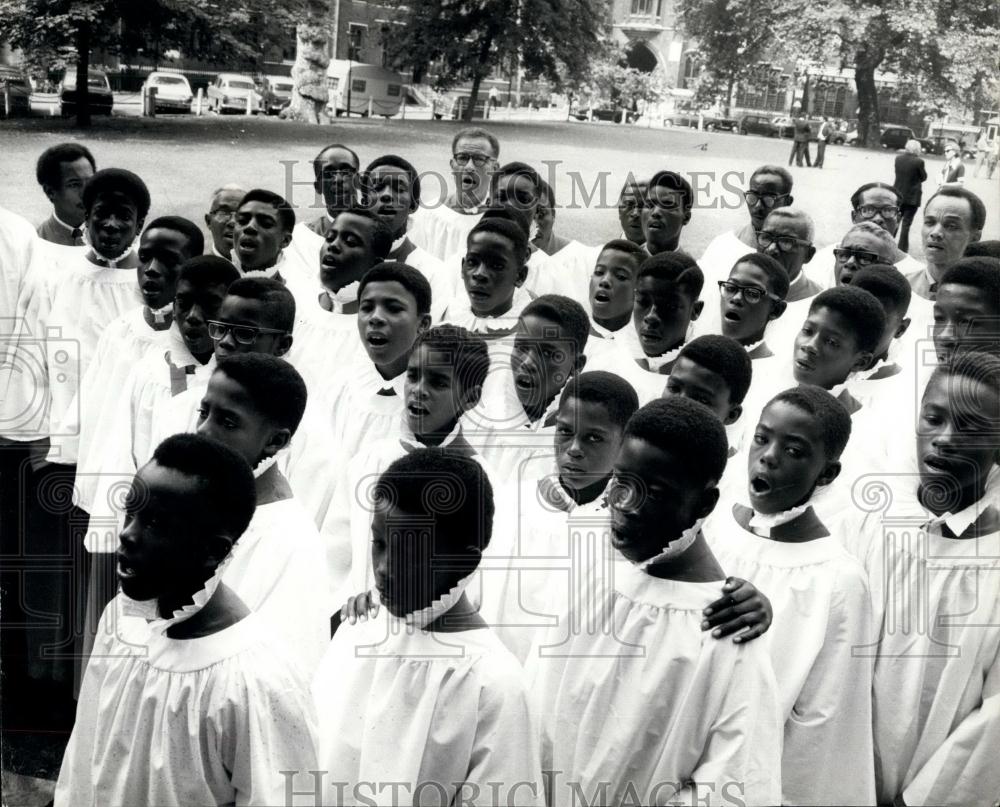 1971 Press Photo St. Michael's Cathedra, Bridgetown Choir Sings At Westminster - Historic Images