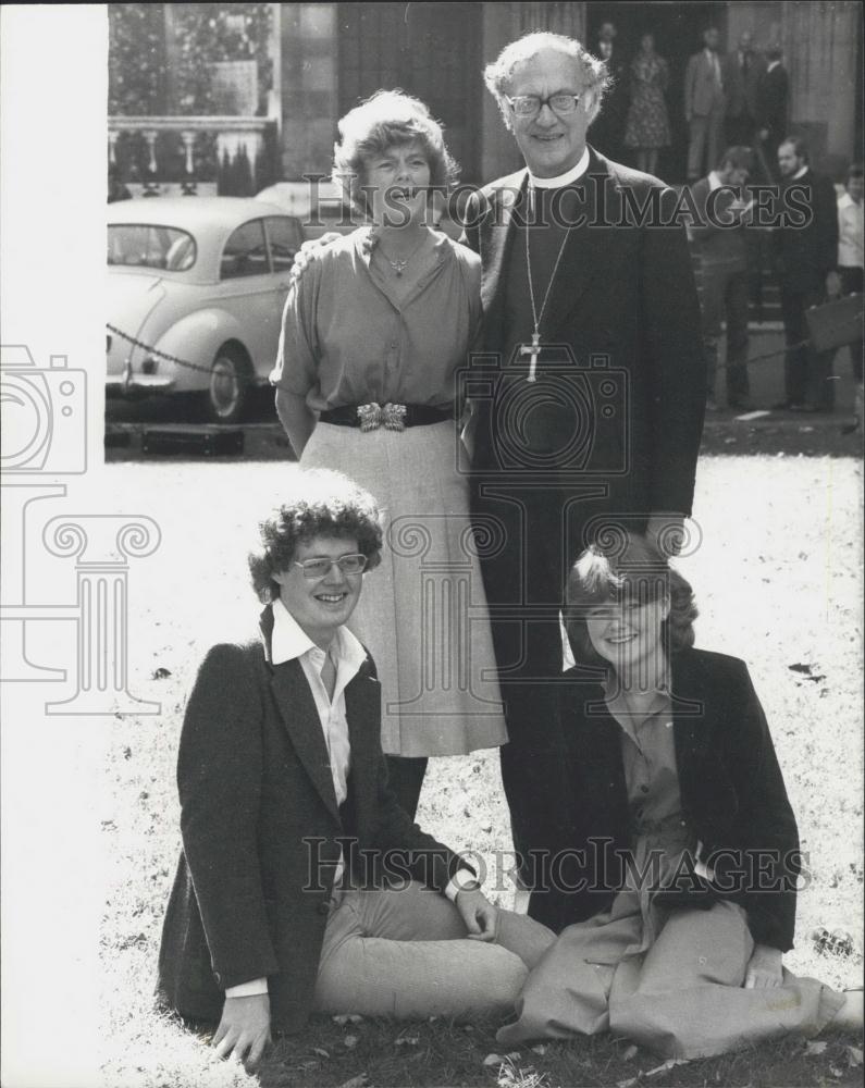 1979 Press Photo Right Reverend Robert Runcie, and his family - Historic Images