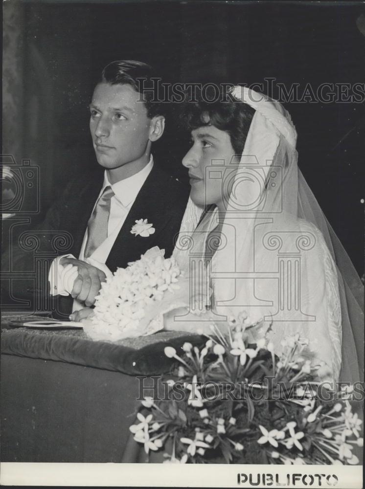 Press Photo Wedding Gunita Giano Ladda Leussolivir Ceremony Prayer - Historic Images