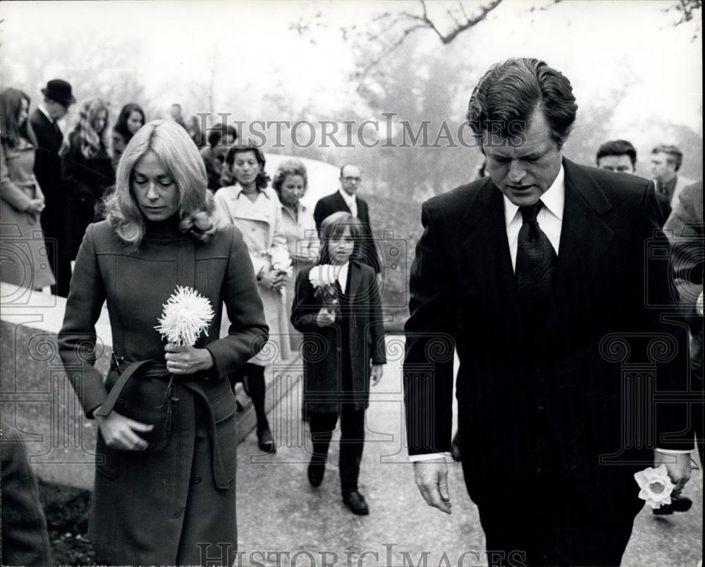 Press Photo Sen Ed Kennedy &amp; Wife Joan - Historic Images