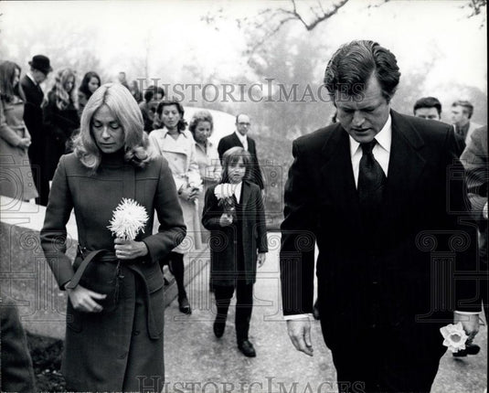 Press Photo Sen Ed Kennedy & Wife Joan - Historic Images