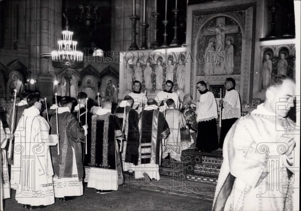 Press Photo Missionary Priests Ordained, Sacred Heart Church, Paris France - Historic Images