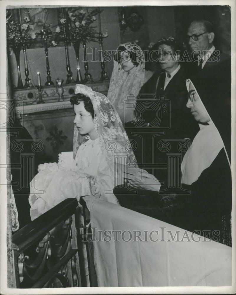 1953 Press Photo Italian Child Music Prodigy Iannela de Margo Takes Communion - Historic Images