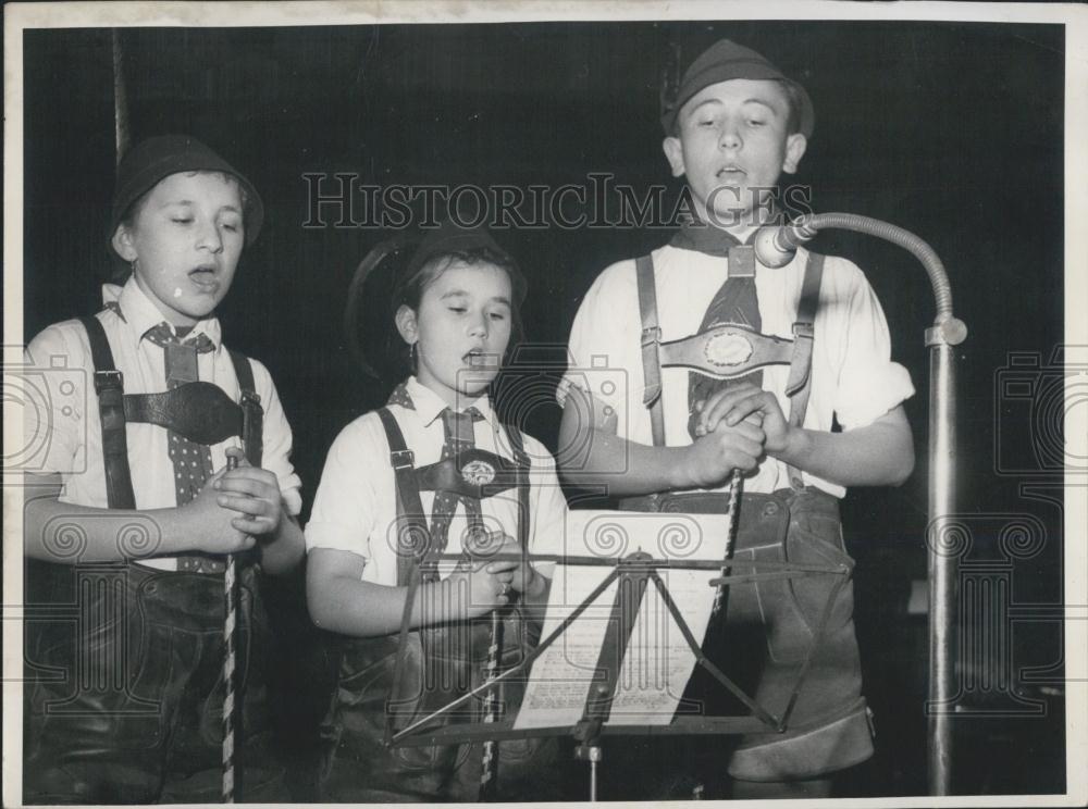 Press Photo Children Dressed As Shepherd In Hersbruck Shepherd Meeting-Frankonia - Historic Images