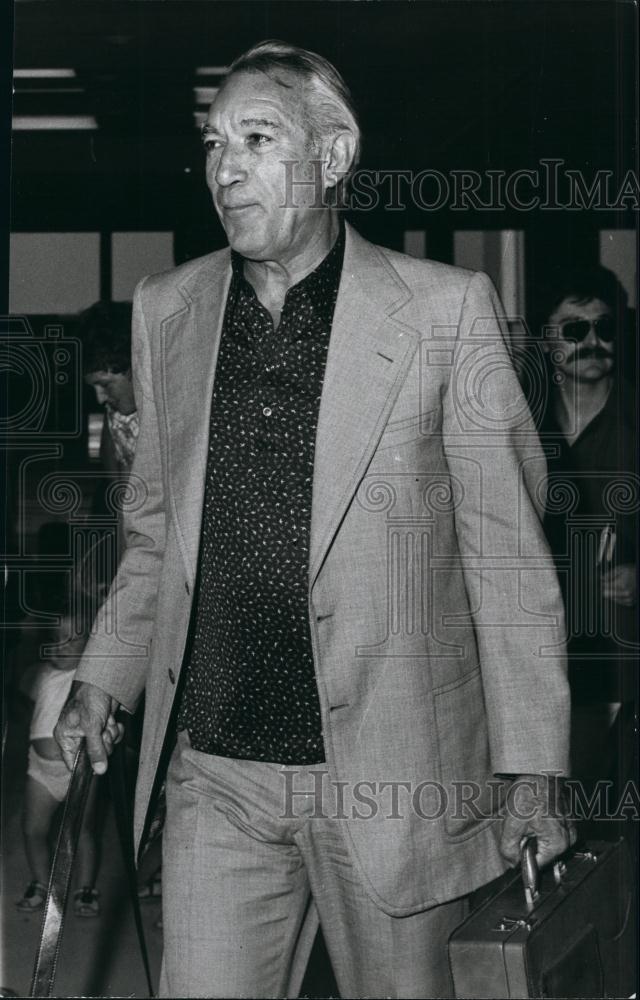 1974 Press Photo Actor Anthony Quinn, Author, Painter - Historic Images