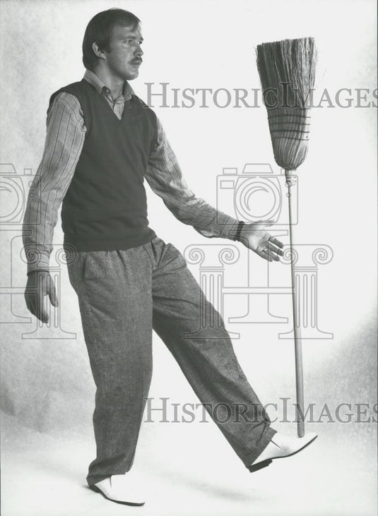 1985 Press Photo Leo Bircher in"Impossibility Challenger" in Zurich - Historic Images