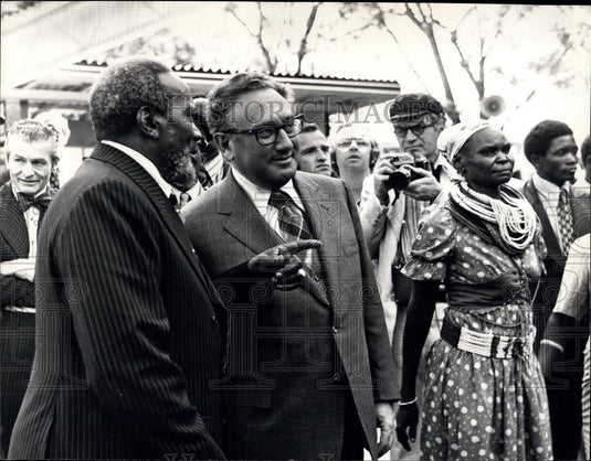Press Photo Secretary State Kissinger Kenyan President Mosci Dance Ceremony - Historic Images