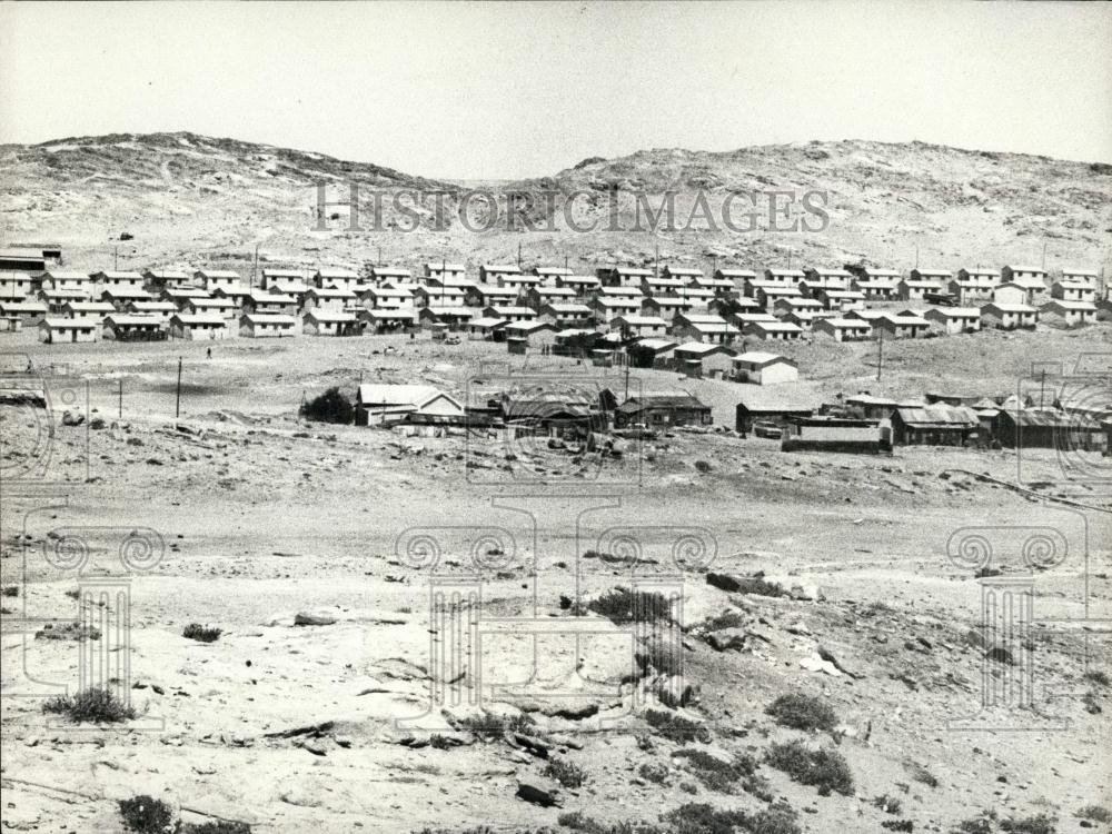 1978 Press Photo Modern Village of black people near Luderitz in Namibia. - Historic Images