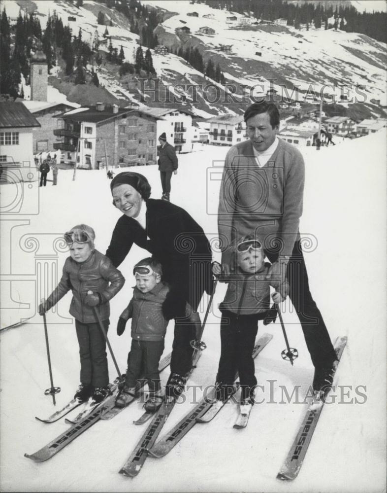 1972 Press Photo Dutch Queen and Prince Claus and their children - Historic Images