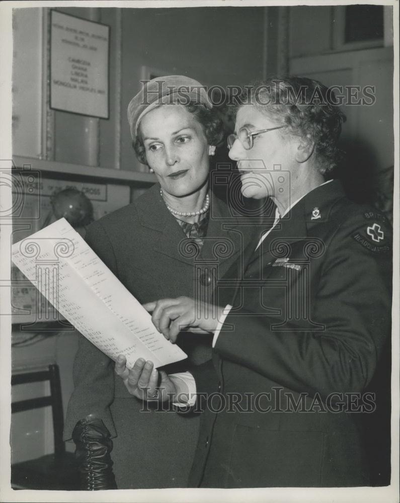 1958 Press Photo Mrs Nixon, Brisith Red Cross Society Headquarters - Historic Images