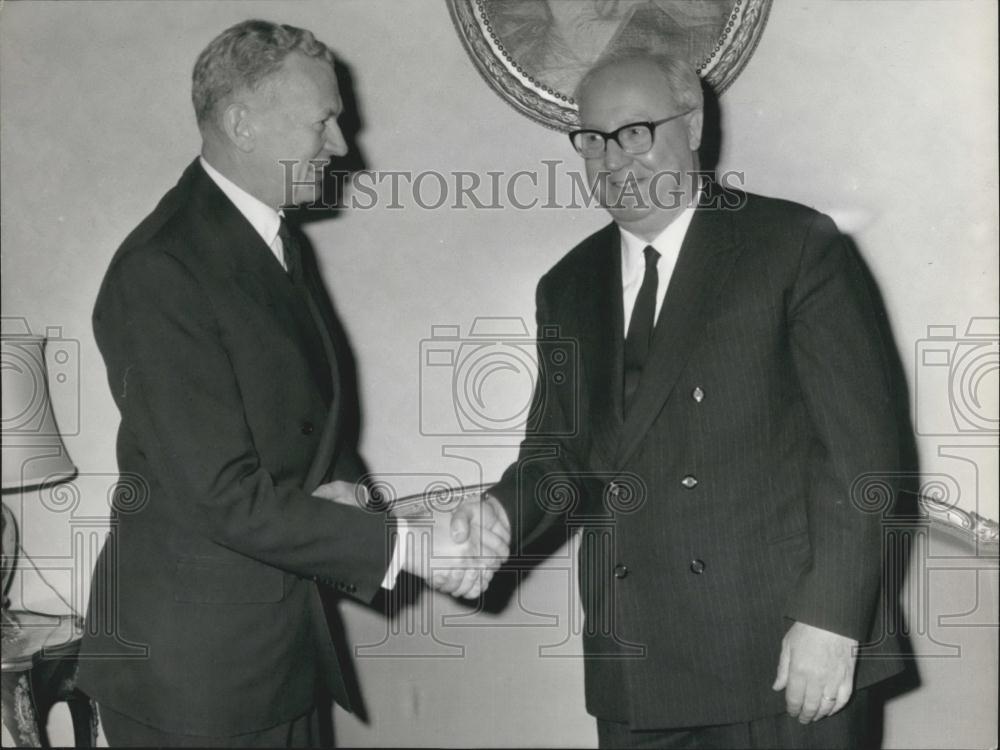 1965 Press Photo French Foreign Minister Couve De Murvilleisi - Historic Images