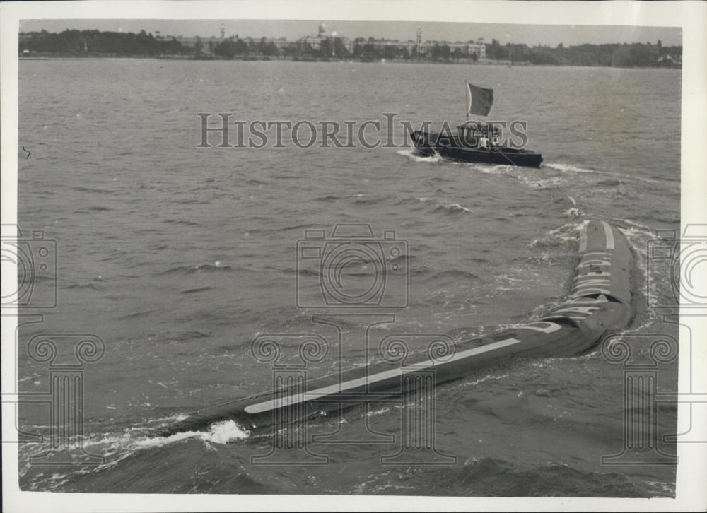 1958 Press Photo Demonstration of the Flexible Barge Of Southampton The Dracone - Historic Images