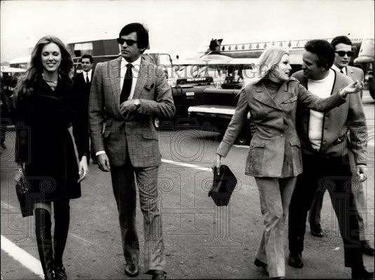 1969 Press Photo George Hamilton and Olinka Bervoa Arrive In Athens - Historic Images