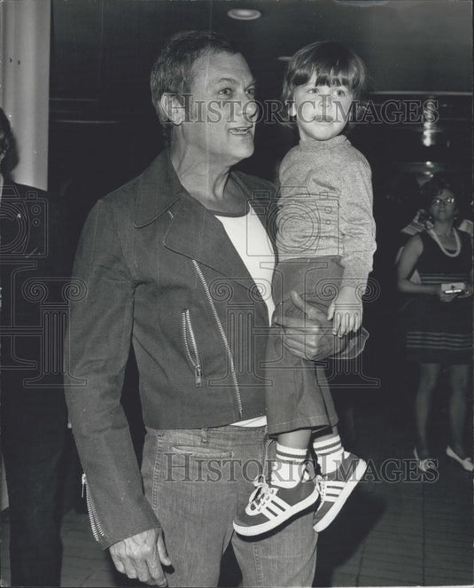 1973 Press Photo Actor Tony Curtis/Son Nicholas Curtis - Historic Images