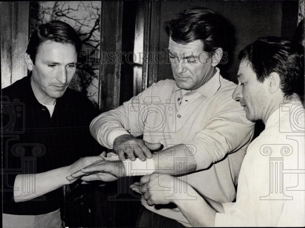 Press Photo Actor Jean Marais Injures Wrists While Making Film - Historic Images