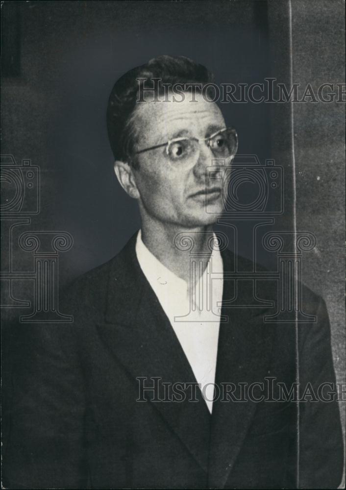 Press Photo Man Wearing Glasses - Historic Images