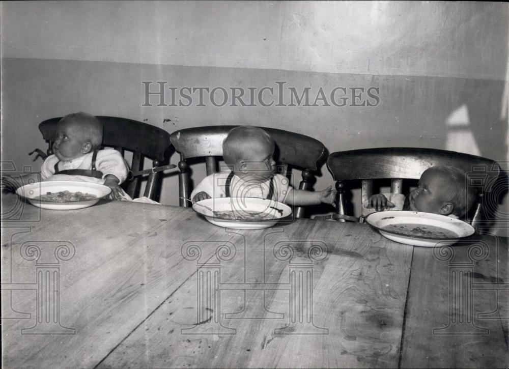 Press Photo The Attridge triplets - Historic Images