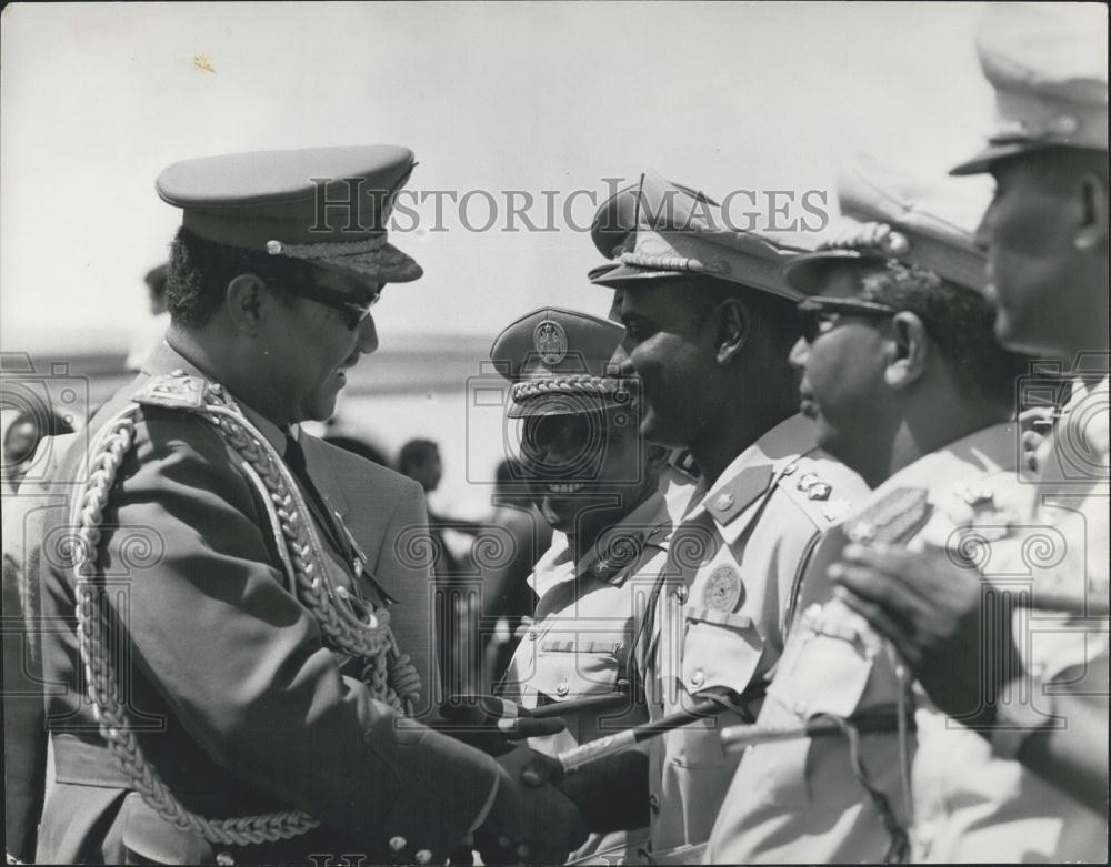 1974 Press Photo President Nimeiry Of Sudan Meets Somalian Officers - Historic Images