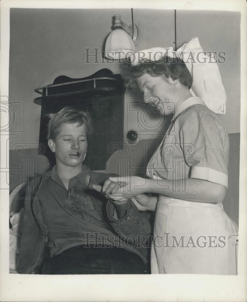 1958 Press Photo Actor Andrew Ray at the hospital - Historic Images