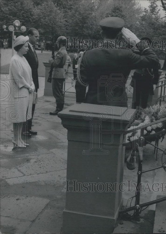 1965 Press Photo State visit of Queen Elizabeth II in Germany. - Historic Images