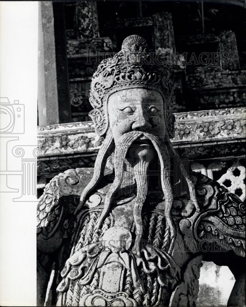 Press Photo Wat Arun Quardian figure frieze temple of Dawn. Bangkok, Thailand: - Historic Images