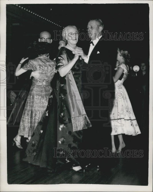 1957 Press Photo MacMillan Dances With Lady MacMillan At The Young Conservatives - Historic Images