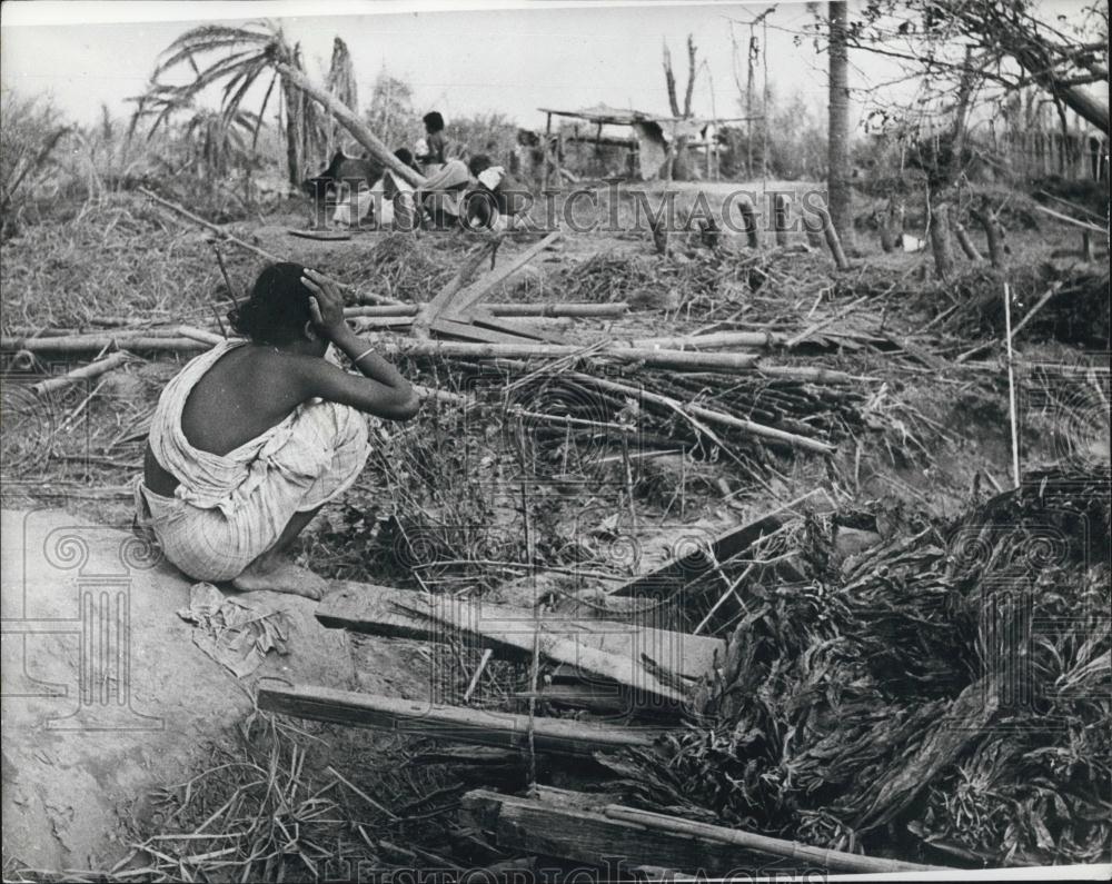 1973 Press Photo Aftermath of the Tornado In Bangladesh - Historic Images