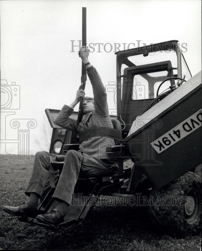 Press Photo Hugh takes a shot at a duck overhead. - Historic Images