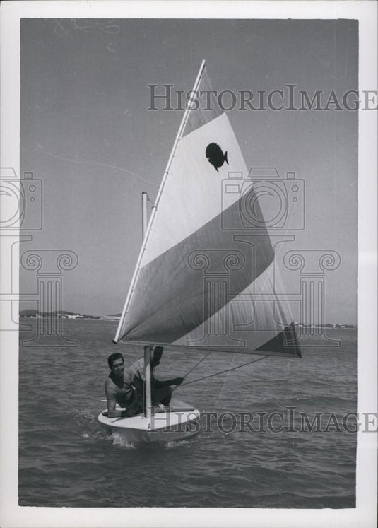 Press Photo One Man Sail Boat On The Waters Sailing - Historic Images