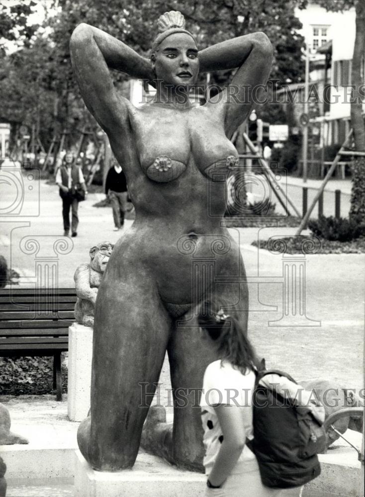 1990 Press Photo Fountain Fisher Woman Created Peter Lenk Constance Switzerland - Historic Images