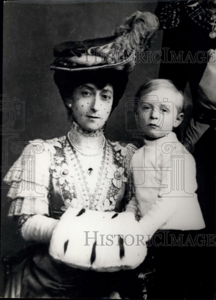 Press Photo Princess Maud With Crown Prince Olav, Her Son - Historic Images