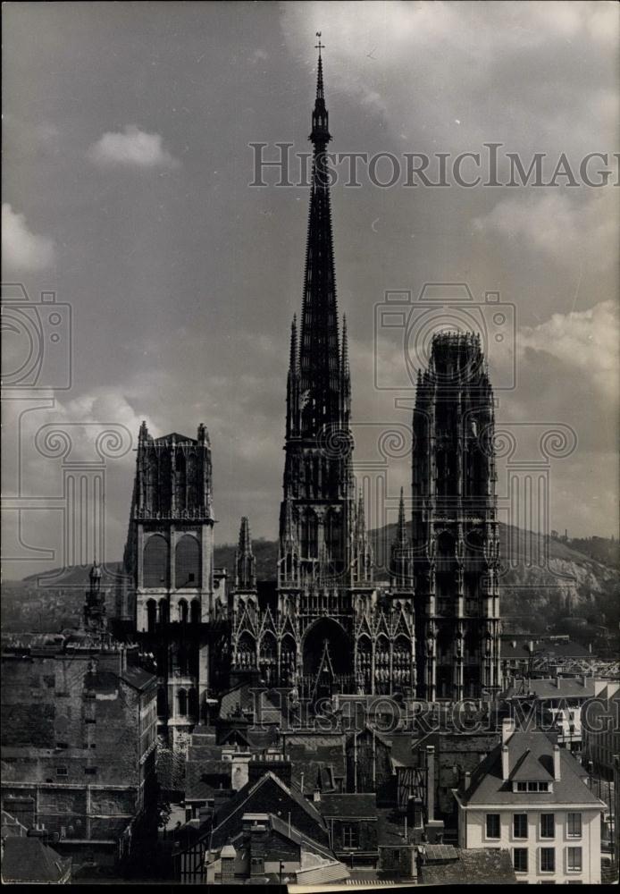 1956 Press Photo amous Rouen Cathedral which had been badly damaged - Historic Images