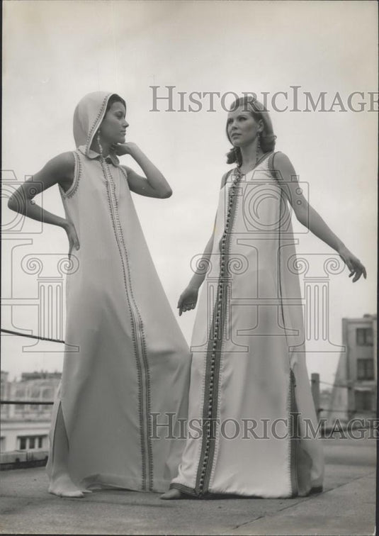 1966 Press Photo Models Wear A 'Djelaba' & 'Bedaya', Tunisian-Inspired Fashions - Historic Images