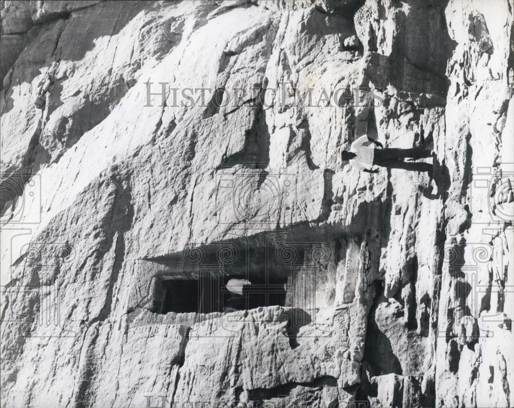 Press Photo The Asu Hoda Temple Built by Hormmer is solid rock - Historic Images