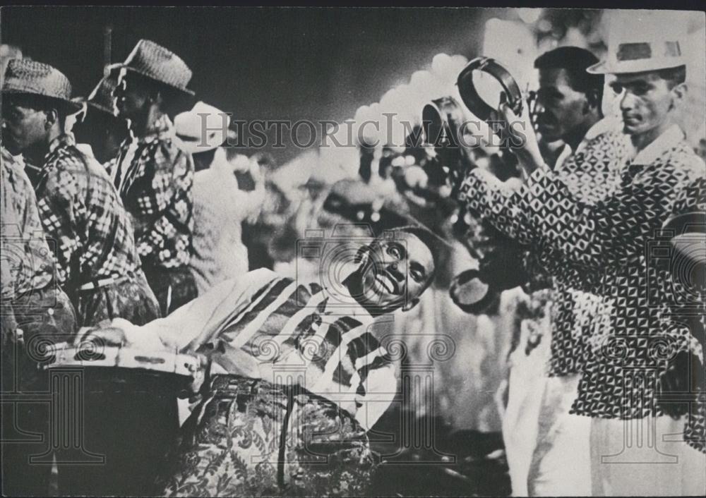 Press Photo Parade of the Samba Schools At Carnival in Rio De Janero-Brazil - Historic Images